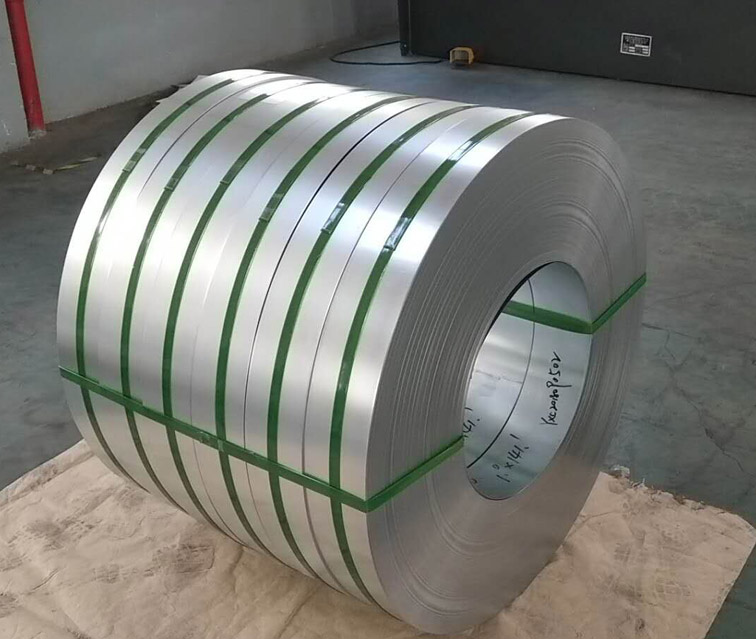 Color steel coil slitting